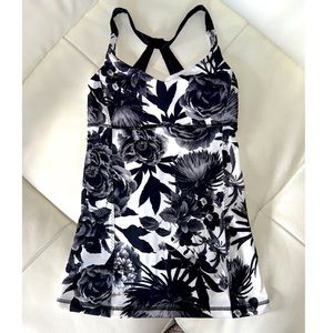 Lululemon criss cross tank brisk bloom, never worn